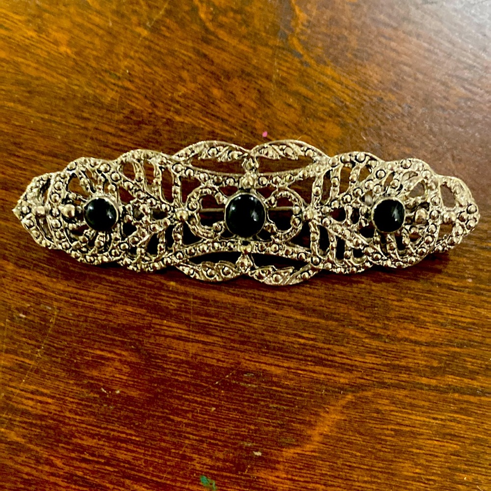 Vintage filigree silver/toned brooch with 3 onyx stones